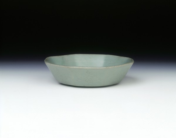 Celadon octagonal bowl, Koryo dynasty, Korea, 1150-1200. Artist: Unknown