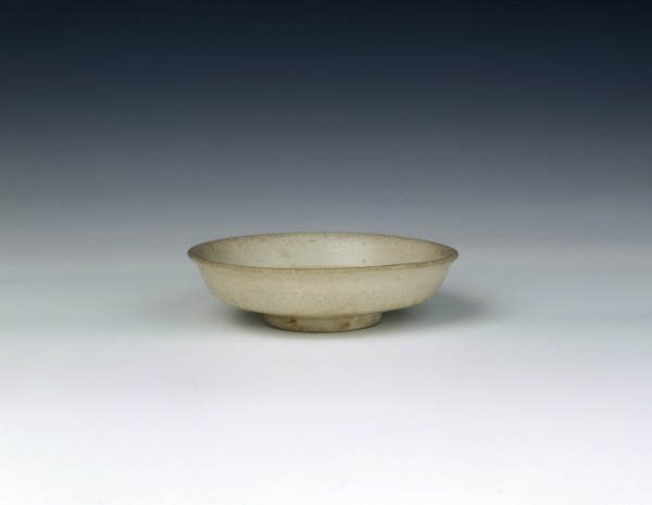 White glazed saucer dish, Chu Dau kiln, Vietnam, 14th century. Artist: Unknown