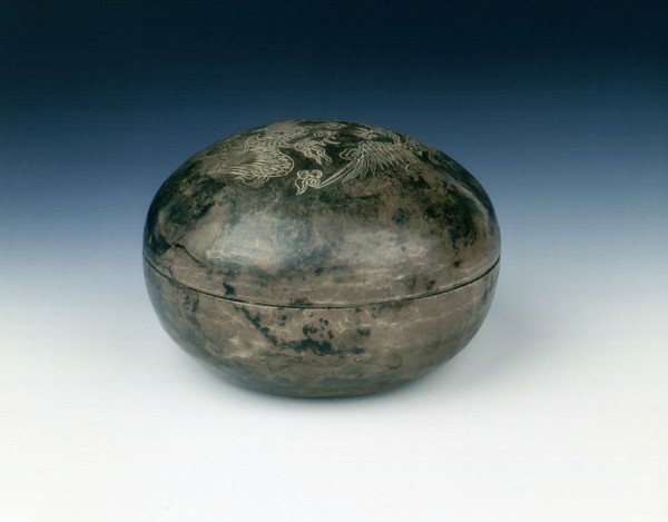 Round silver box with two incised phoenixes, Yuan dynasty, China, 1279-1368. Artist: Unknown