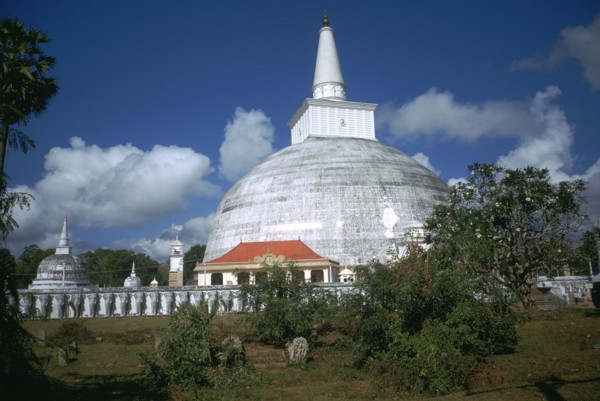 Ruwanvaliseya Stupa in Sri Lanka. Artist: Unknown
