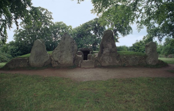 Wayland's Smithy Neolithic Long Barrow, 36th century BC. Artist: Unknown