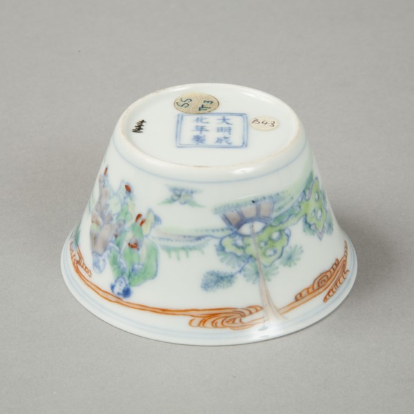 Doucai flared cup with two figures in a landscape, late Kangxi period (1700-1722). Artist: Unknown.