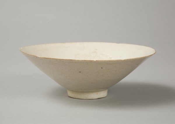 Lobed bowl with qingbai glaze with carved floral design made in the Northern Song dynasty. Artist: Unknown.