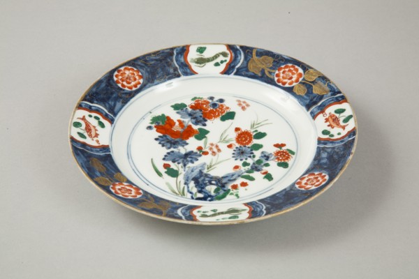 European copy of Chinese Imari plate, 20th century. Artist: Unknown.