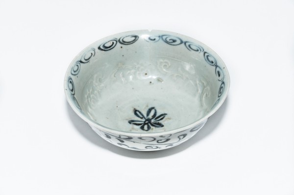 Blue and white bowl, 13th century. Artist: Unknown.