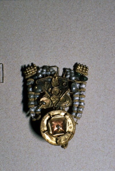 Etruscan Gold Ear-ring with pendant, 3rd century BC Artist: Unknown.