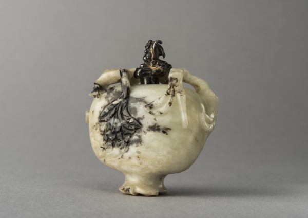 Jade snuff bottle in the form of a pomegranate, China, Qing dynasty, 1644-1911. Creator: Unknown.