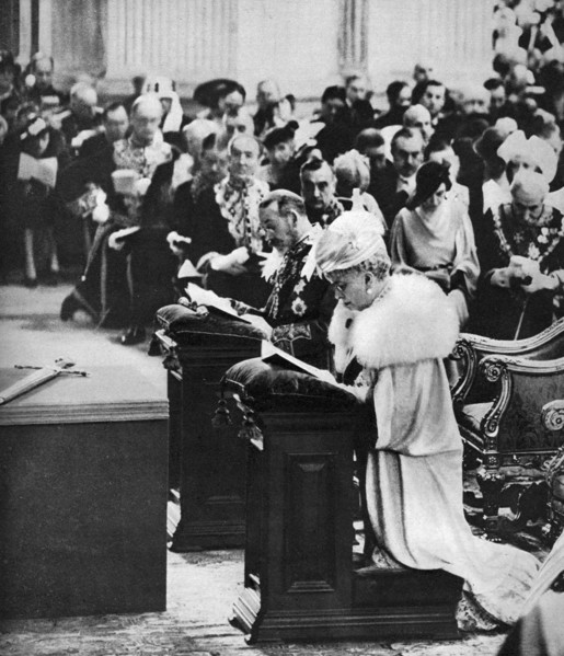 King George V and Queen Mary in St Paul's Cathedral, Silver Jubilee thanksgiving service, 1935. Artist: Unknown