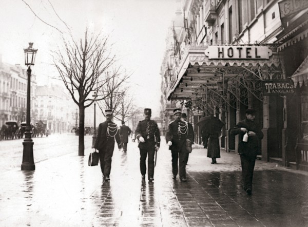 Guards on the street, Brussels, 1898.Artist: James Batkin
