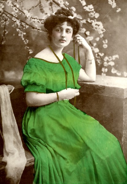 Lilian Braithwaite (1873-1948), English actress, 1907. Artist: Unknown