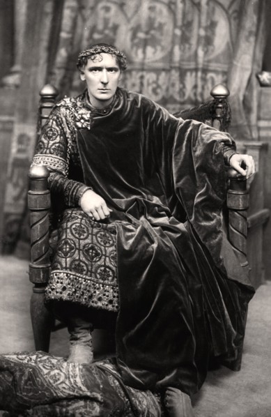 Harry Brodribb Irving (1870-1913), English actor, early 20th century.Artist: Foulsham and Banfield