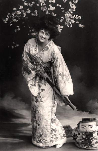Marie Studholme (1875-1930), English actress, 20th century.Artist: Foulsham and Banfield
