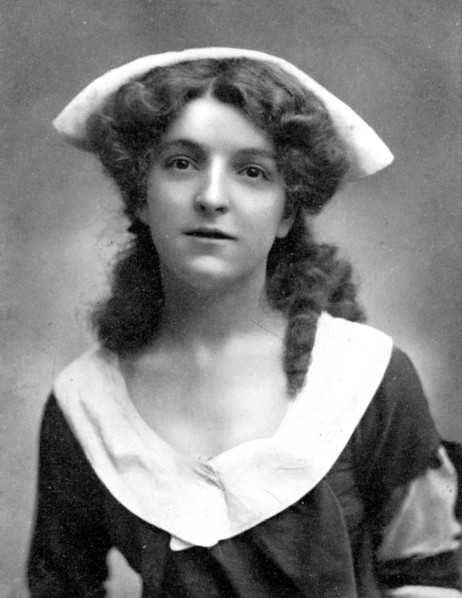 Molly McIntyre (1886-1952), Scottish actress, 1905.Artist: W&D Downey