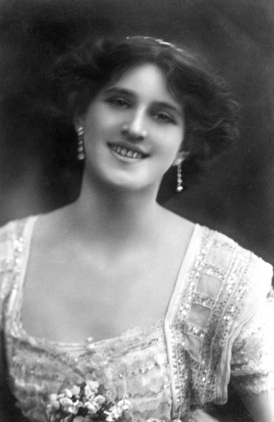 Zena Dare (1887-1975)), English actress, 1908.Artist: Foulsham and Banfield