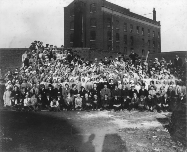 Munitions factory workers, London, World War I, 1914-1918. Artist: Haua