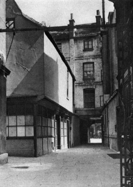 Calvert's buildings, with a courtyard typical of the old Borough High Street, London, 1926-1927.Artist: Whiffin