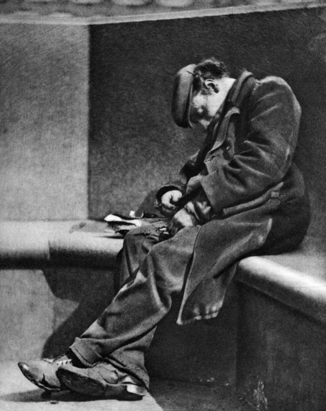 A man sleeping on Blackfriars Bridge, London, 1926-1927.Artist: Walter Benington