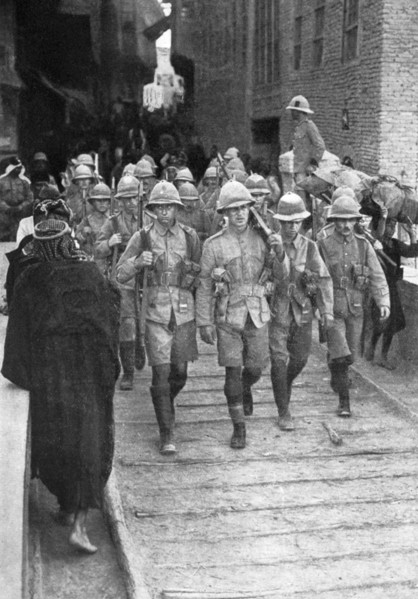 British troops on the way to Baghdad, First World War, 1917, (c1920). Artist: Unknown