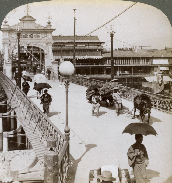Looking west over the Kamo River (Kamogawa) at Shijo bridge, Kyoto, Japan, 1904.Artist: Underwood & Underwood