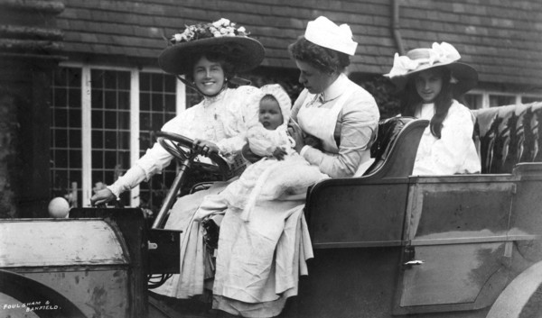 Ellaline Terriss, British actress, with her daughter and baby, c1906. Artist: Unknown