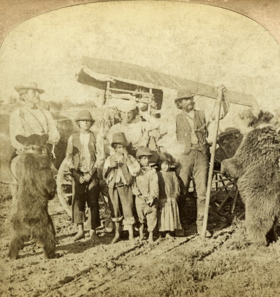 Gypsies and dancing bears on the road.Artist: Underwood & Underwood