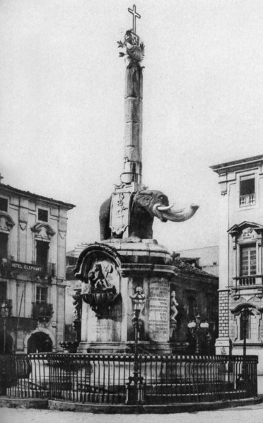 Piazza del Duomo (Cathedral Square), Catania, Sicily, Italy, c1923. Artist: Unknown
