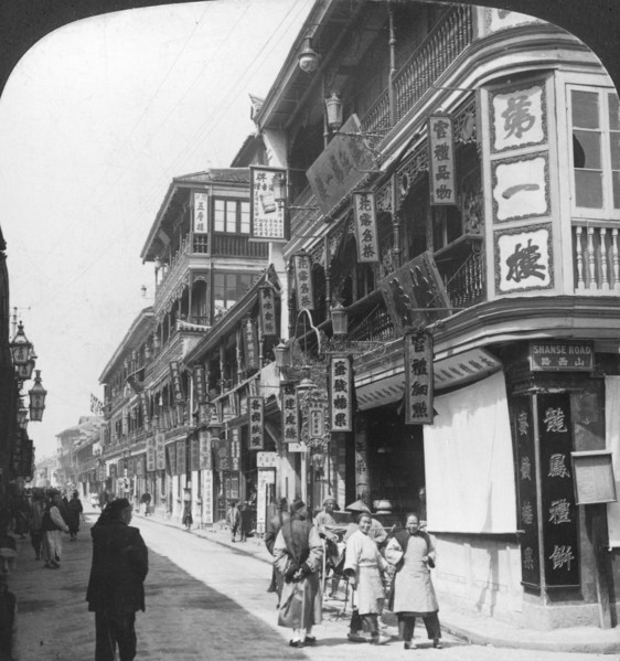 In the street of the tea houses, Shanghai, China, 1901.  Artist: Underwood & Underwood