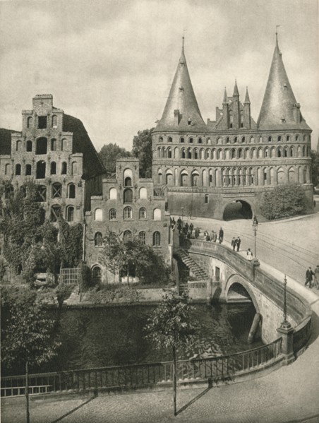 'Lubeck - Holstentor', 1931. Artist: Kurt Hielscher.