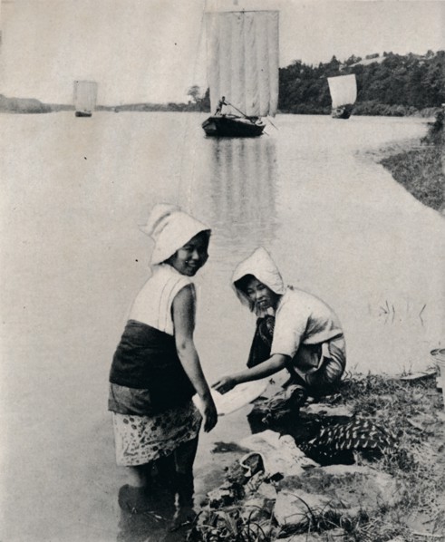 'A laundry on the river's brim', c1900, (1921). Artist: Julian Leonard Street.