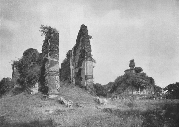 'Jetawanarama und Kiri-Dagoba (12. Jahrhundert n. Chr.), Pollonneruwa', 1926. Artist: Unknown.