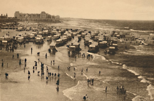 'General View of the Strand at Bath-time',  c1928. Artist: Unknown.