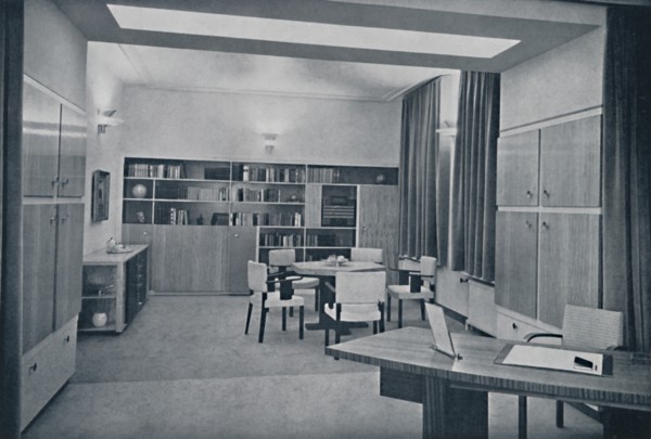 'Paul Bromberg. Combined drawing- and dining-room in a house at Rotterdam, in ivory, red-orange and  Artist: Unknown.
