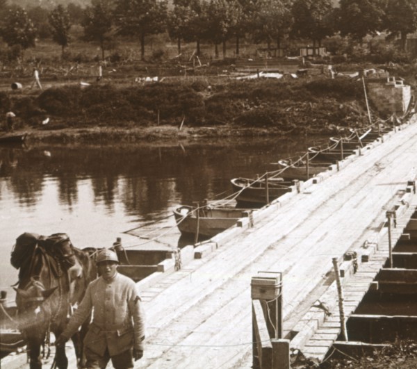 Pontoon bridge over the River Aisne at Venizel, Aisne, France, c1914-c1918. Artist: Unknown.
