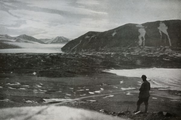 'The Mouth of Dry Valley, Showing The Commonwealth Glacier', 1912, (1913).  Artist: Frank Debenham.