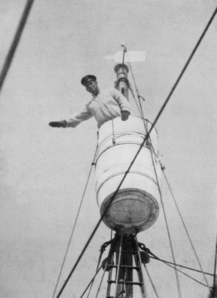'Lieutenant Evans in the Crow's Nest', c1910?1913, (1913). Artist: Herbert Ponting.
