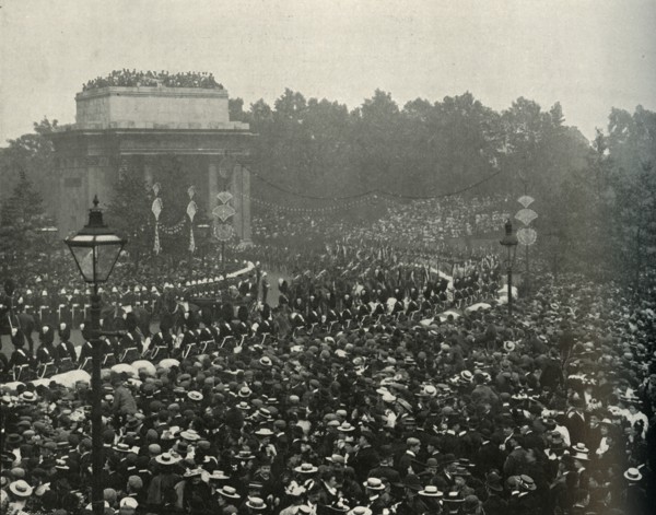 'Arrival of the Canadian Premier (The Hon. Wilfrid Laurier) at Hyde Park Corner', 1897.  Artist: E&S Woodbury.