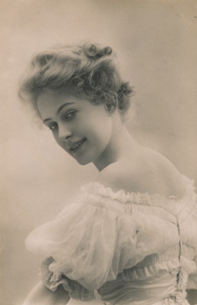'Miss Pauline Chase', (1885-1962), c1930. Creator: Unknown.