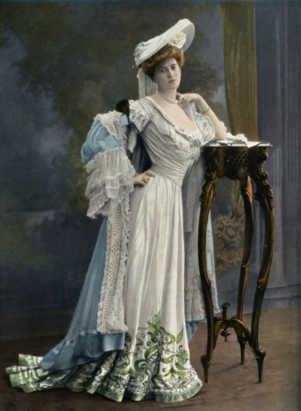 'Mlle. Paule Andral - Du Theatre Du Vaudeville - Role de Roseline Denis. - L'Esbroufe', 1904. Creator: Unknown.