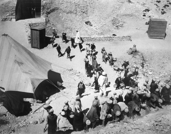 Closing the Tomb of Tutankhamun, Valley of the Kings  Artist: Harry Burton
