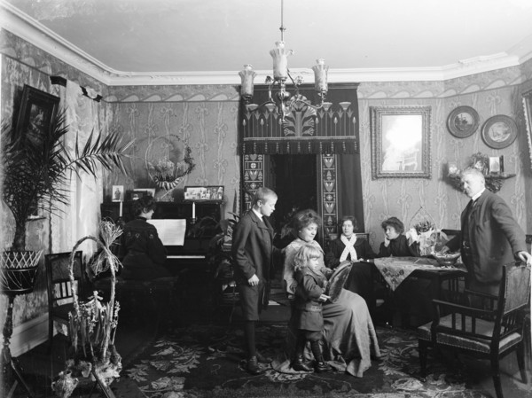 Home of Anton Hagman and his family, Landskrona, Sweden, 1906. Artist: Unknown