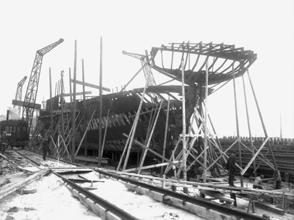 Construction of the SS 'Torild', first ship built at the Landskrona Shipyard, Sweden, 1918. Artist: Unknown