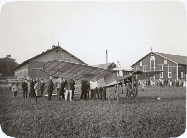 Air show at Svalöv, north of Landskrona, Sweden, 1913. Artist: Unknown