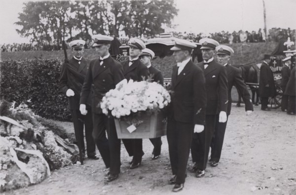 Funeral of Captain Liljeberg and Nils Uttergård, Sweden, 1932. Artist: Otto Ohm