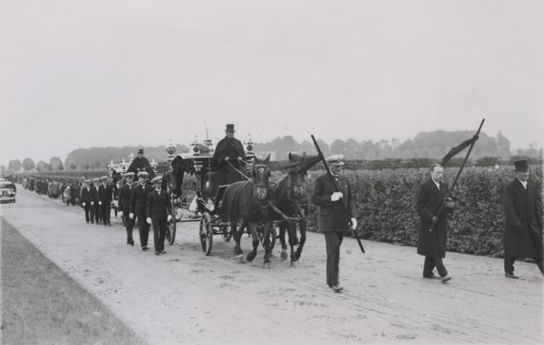 Funeral of Captain Liljeberg and Nils Uttergård, Sweden, 1932. Artist: Otto Ohm