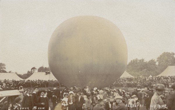 Hot air balloon at Ilkeston Flower Show, Derbyshire, 2nd August 1909. Artist: EB Turner