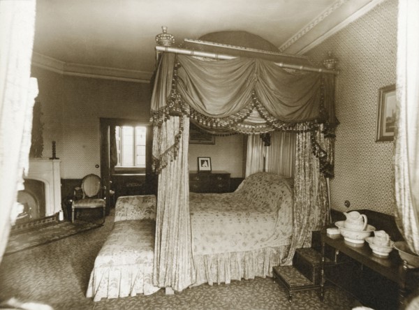 Lord Byron's bedroom, Newstead Abbey, Nottinghamshire, 1905. Artist: Henson & Co