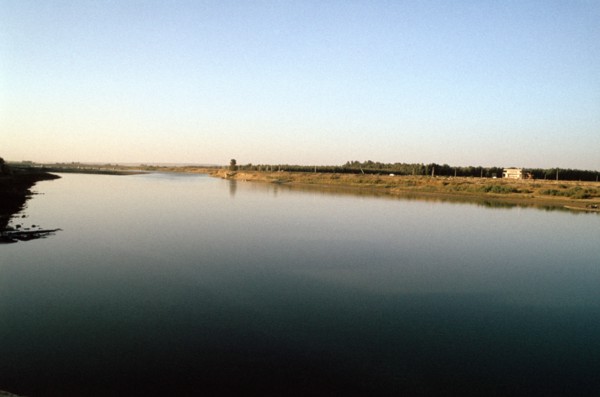 Wide River Tigris, Mosul, Iraq.