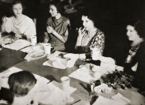 Office girls taking their lunch break, New York, USA, early 1930s. Artist: Unknown