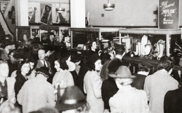 The first experimental sale of nylon stockings, Wilmington, Delaware, USA, 25 October, 1939. Artist: Unknown