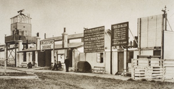 The Customs Office at London Airport, 1925. Artist: Unknown